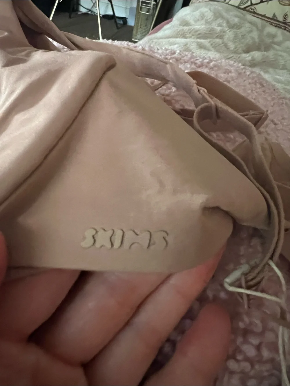 SKIMS Smoothing Unlined Minimizer Bra - Picture 7 of 9